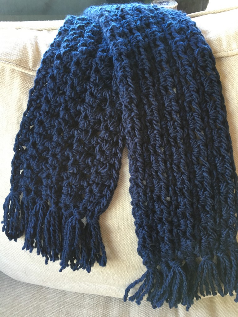 Crochet scarf with fringe