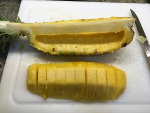 Pineapple boat with slices